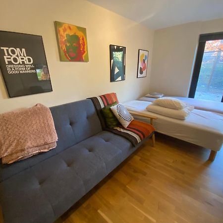 Вилла Townhouse On Arlanda Stockholm Metro Line - Easy Checkin Соллентуна Экстерьер фото