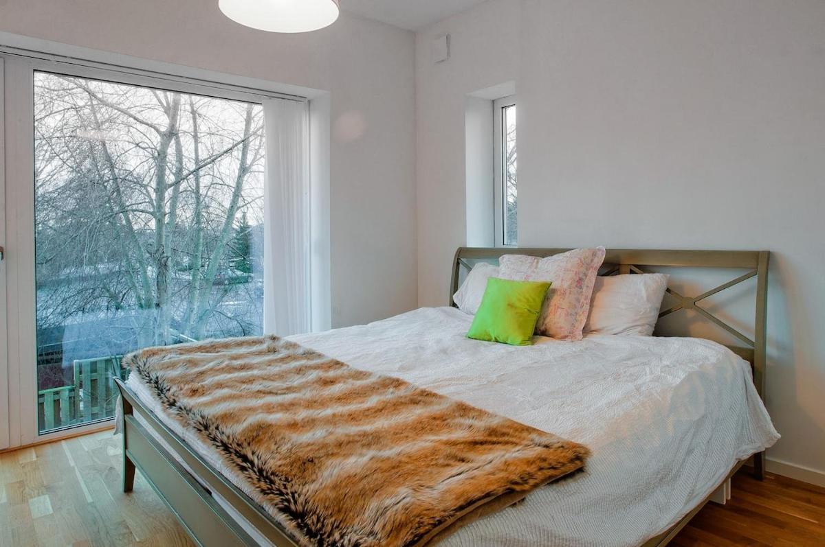 Вилла Townhouse On Arlanda Stockholm Metro Line - Easy Checkin Соллентуна Экстерьер фото