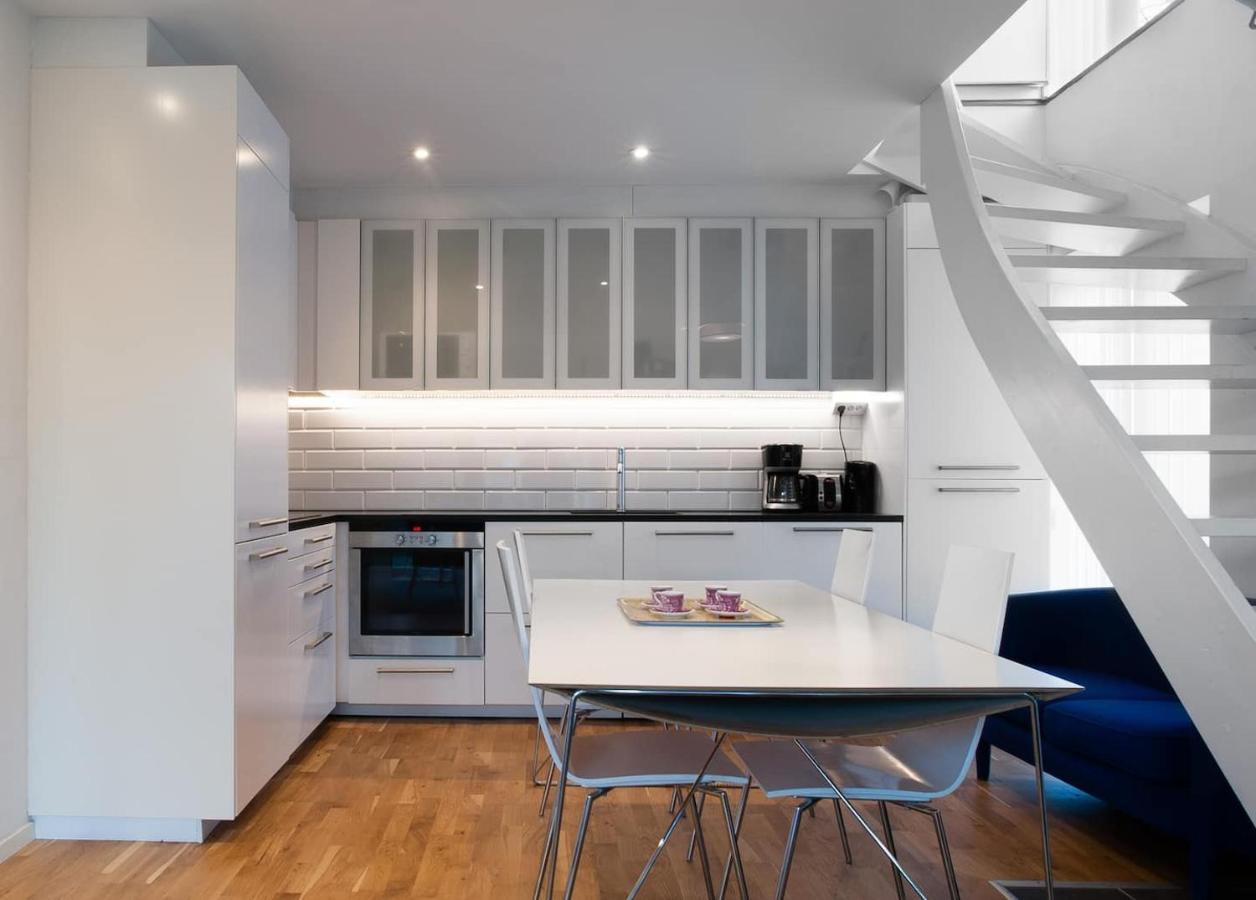 Вилла Townhouse On Arlanda Stockholm Metro Line - Easy Checkin Соллентуна Экстерьер фото