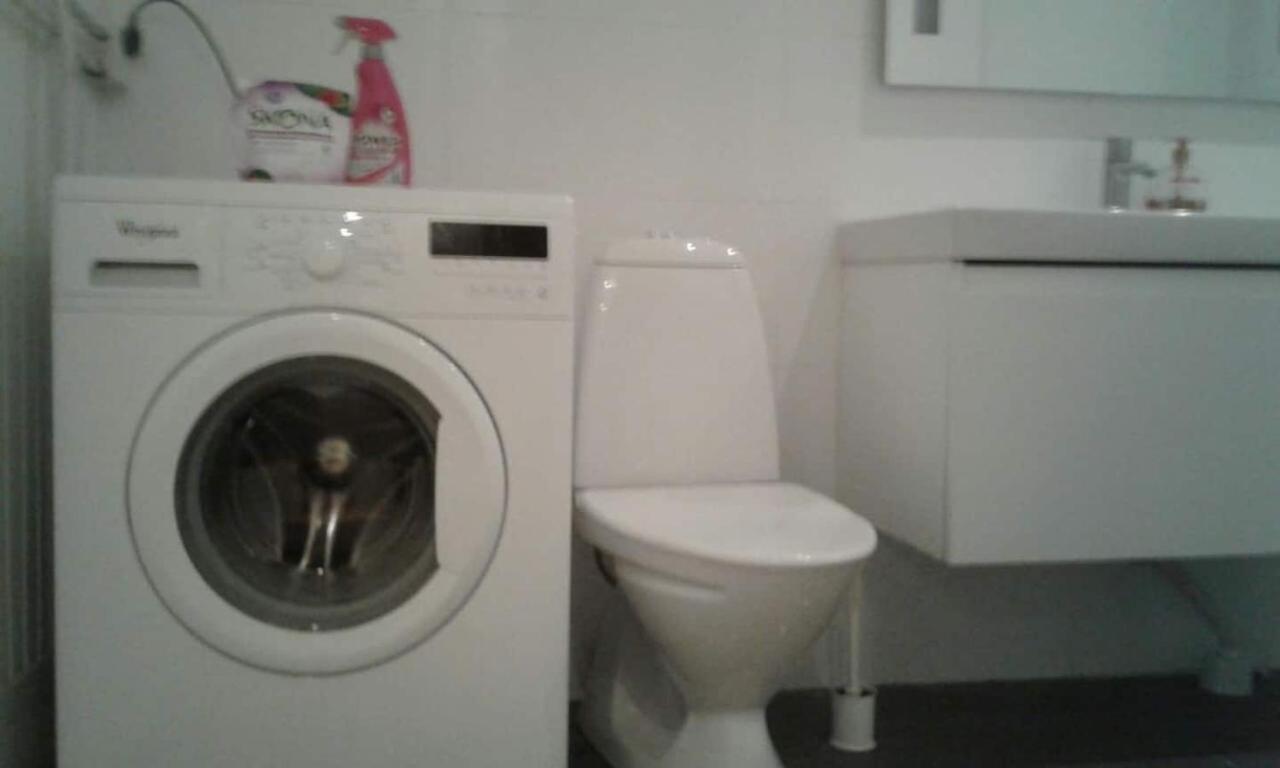 Вилла Townhouse On Arlanda Stockholm Metro Line - Easy Checkin Соллентуна Экстерьер фото