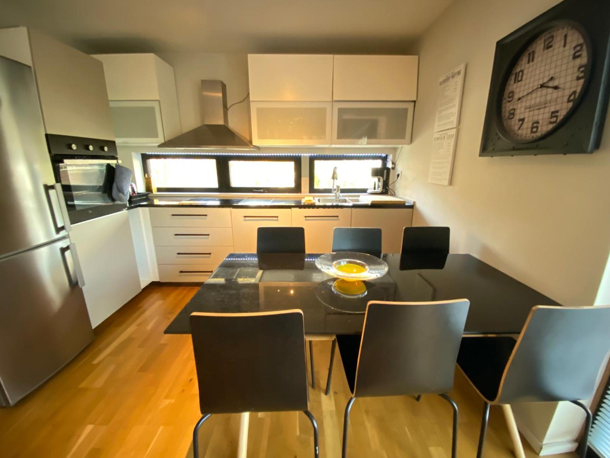 Вилла Townhouse On Arlanda Stockholm Metro Line - Easy Checkin Соллентуна Экстерьер фото