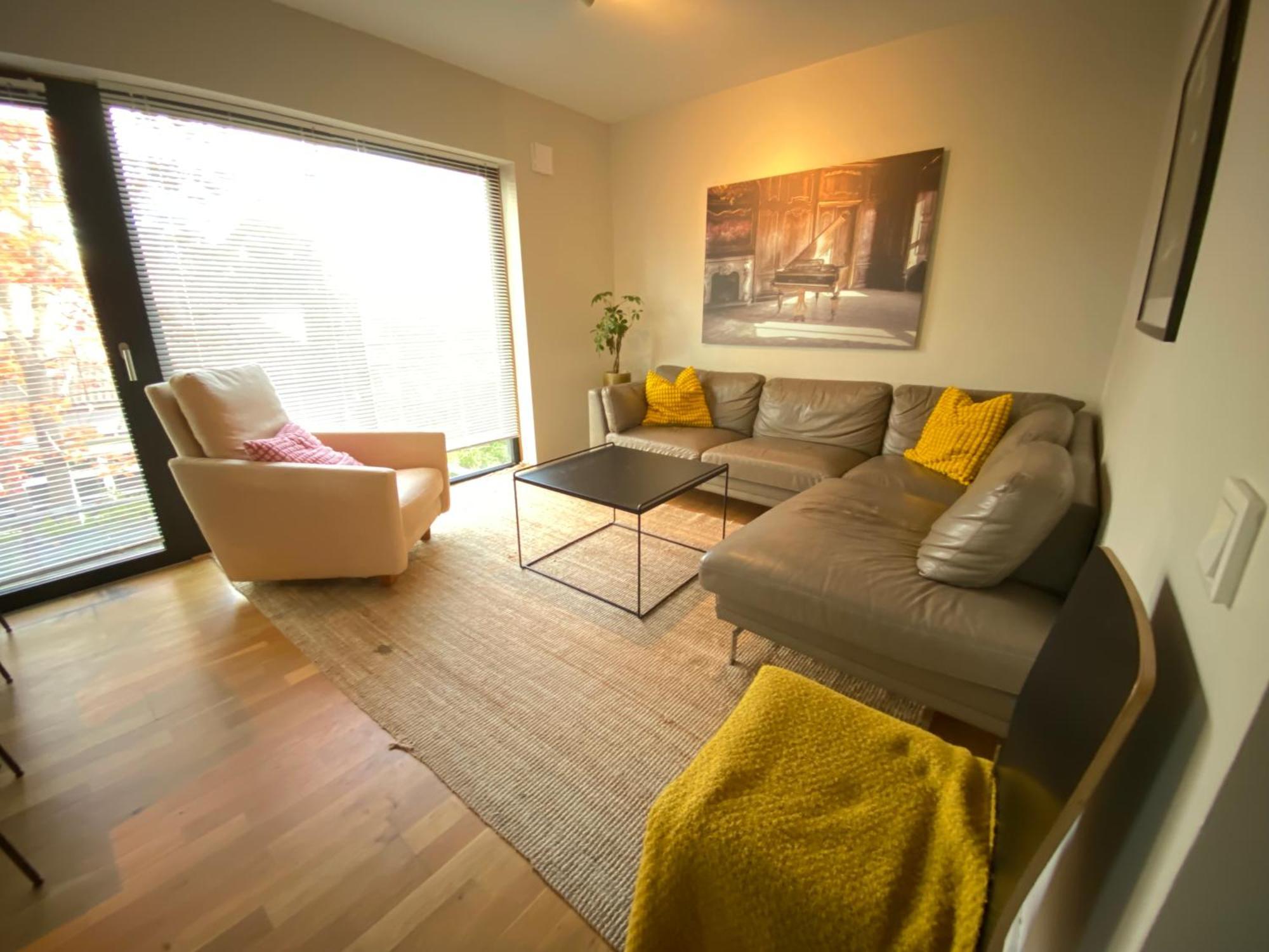 Вилла Townhouse On Arlanda Stockholm Metro Line - Easy Checkin Соллентуна Экстерьер фото
